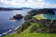 Volvo-Flotte passiert die Bay of Islands nach Auckland