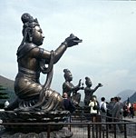 Buddha von Spenden finanziert