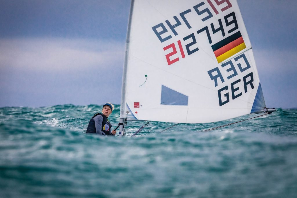 Hat sich auch im Kraftraum auf die WM vorbereitet - Laser Radial-Seglerin Svenja Weger © Lars Wehrmann