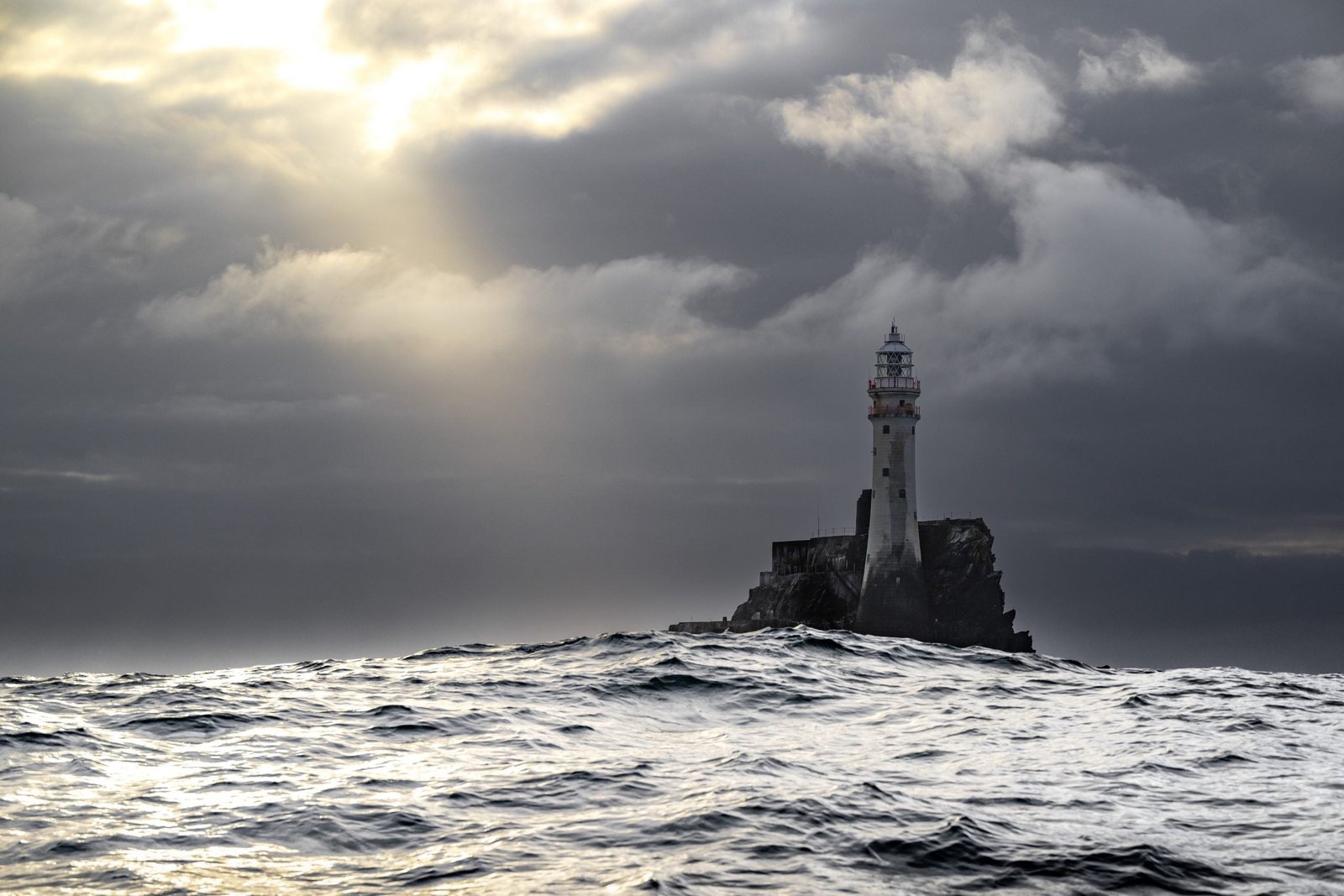 50. Rolex Fastnet Race 2023 mit 430 Yachten und fast 3.000 Seglern aus 49 Nationen nahm die größte Flotte aller Zeiten teil !