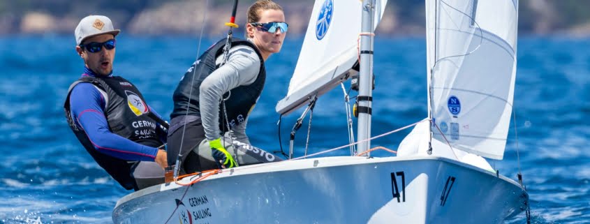 Simon Diesch und Anna Markfort GER 11 haben sich für die olympische Mixed-Premiere im 470er qualifiziert